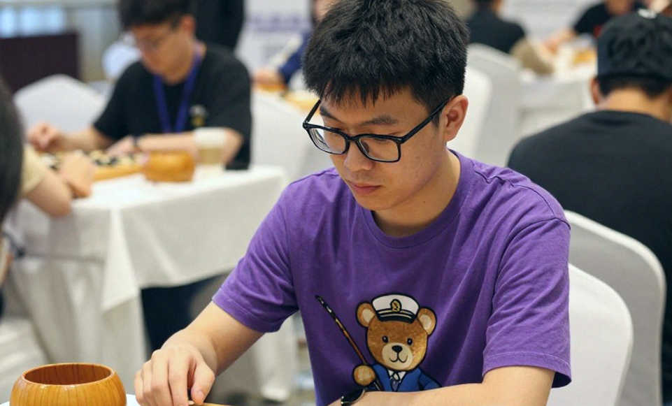 ChessBase Magazine #225: 27 Miniatures, 10 Opening Articles and the Expiry Date of 'Latest Trends'